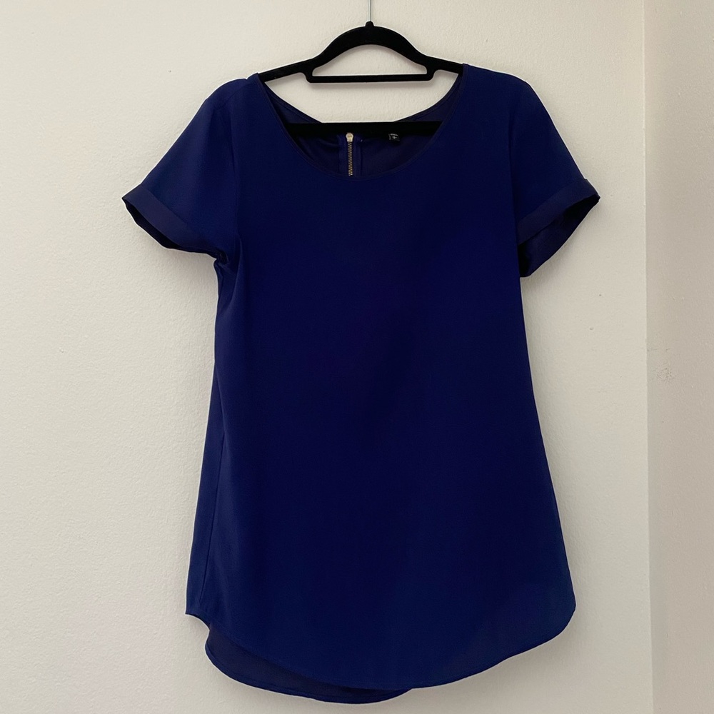 Express Navy Blue Short Sleeve Blouse Top with Gold Back Zipper in Size Small